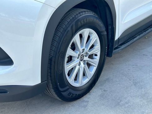 Used 2024 Toyota Grand Highlander XLE image 9