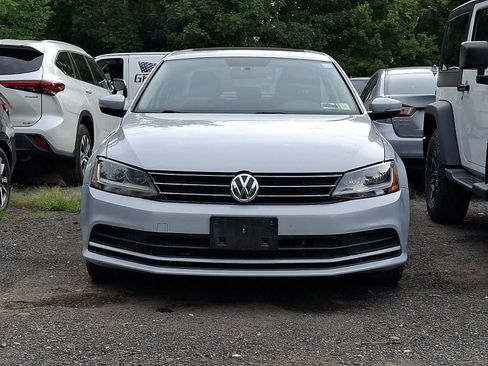 Used 2017 Volkswagen Jetta SE FWD image 3