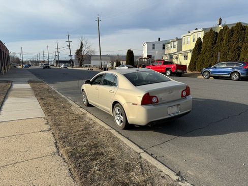 Used 2010 Chevrolet Malibu LT w/ Power Convenience Package image 9