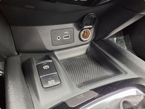 Used 2019 Nissan Rogue SV w/ Premium Package AWD/4WD image 17