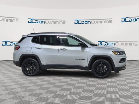 New 2026 Jeep Compass Latitude image 9