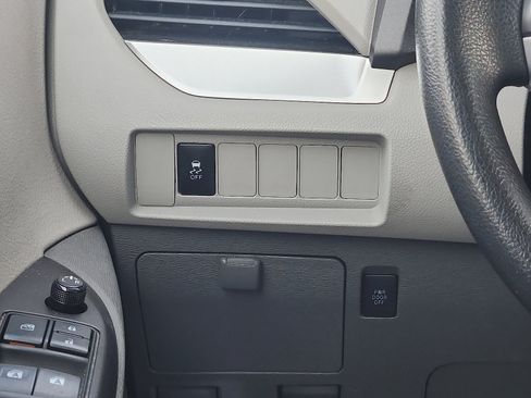 Used 2015 Toyota Sienna LE image 13