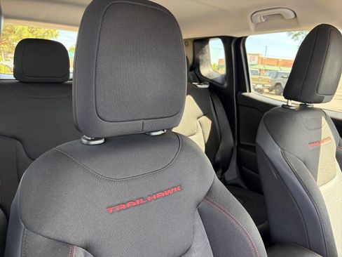 Used 2020 Jeep Renegade Trailhawk AWD/4WD image 29