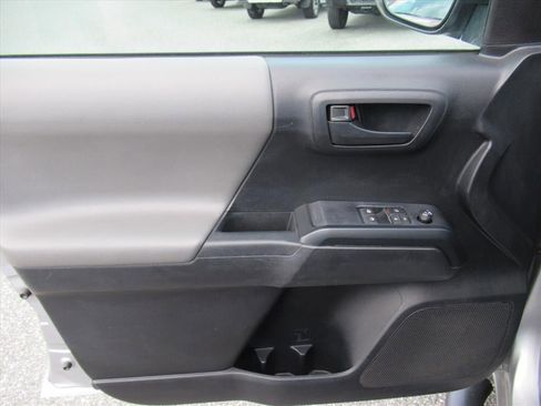 Used 2019 Toyota Tacoma SR RWD image 17