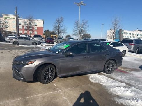 Used 2022 Toyota Camry SE image 7