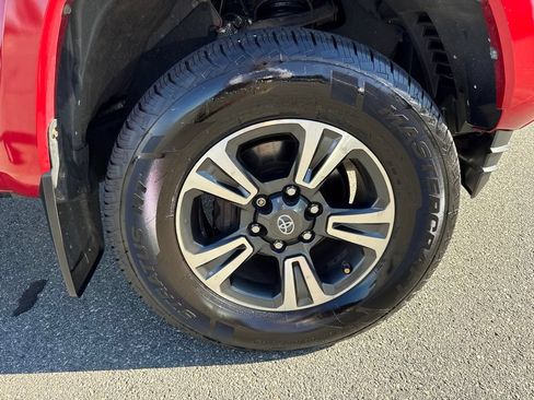 Used 2016 Toyota Tacoma TRD Sport w/ Towing Package AWD/4WD image 14