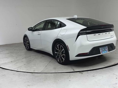 Used 2025 Toyota Prius Plug-In Hybrid FWD image 6