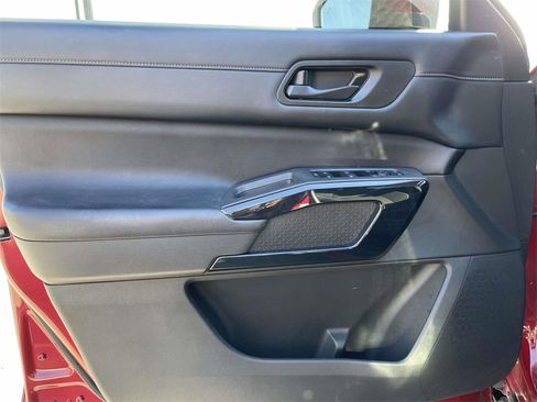 Used 2023 Nissan Pathfinder SV image 16