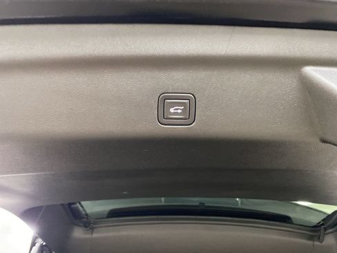 Certified 2023 Cadillac Escalade ESV Premium Luxury AWD/4WD image 29