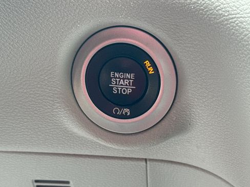 Used 2022 Chrysler Pacifica Touring-L FWD image 26