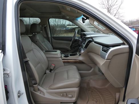 Used 2019 GMC Yukon XL SLT w/ Premium Edition AWD/4WD image 32