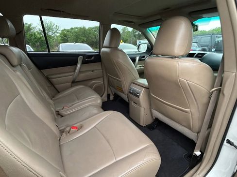 Used 2013 Toyota Highlander SE image 40