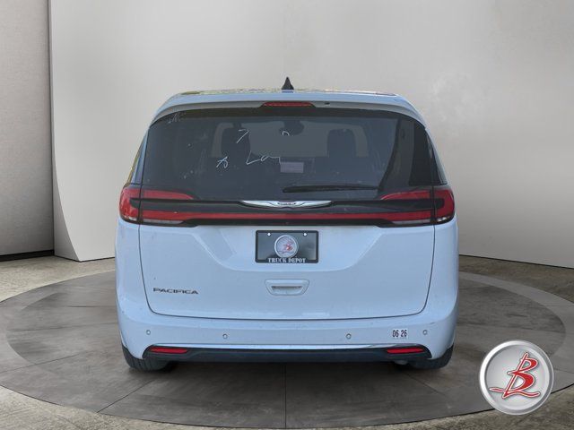 Used 2023 Chrysler Pacifica Touring-L FWD image 6