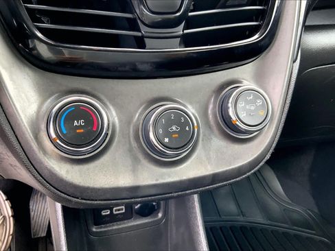 Used 2020 Chevrolet Spark LT FWD image 30
