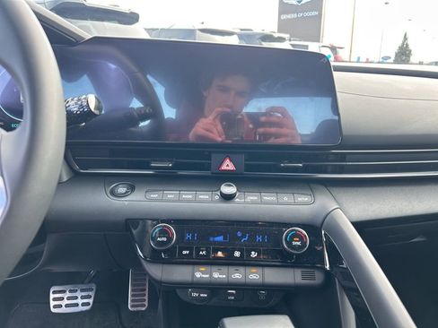 Used 2025 Hyundai Elantra SEL image 18