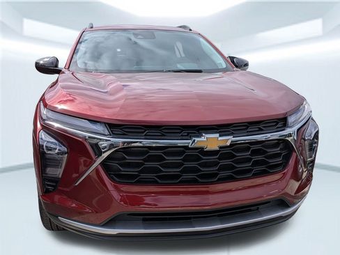 Used 2024 Chevrolet Trax LT w/ Sunroof Package image 2