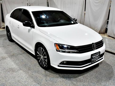 Used 2016 Volkswagen Jetta Sport FWD image 24