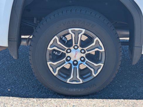 Used 2025 GMC Sierra 1500 SLT RWD image 9