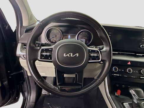 Used 2023 Kia Carnival LX FWD image 13