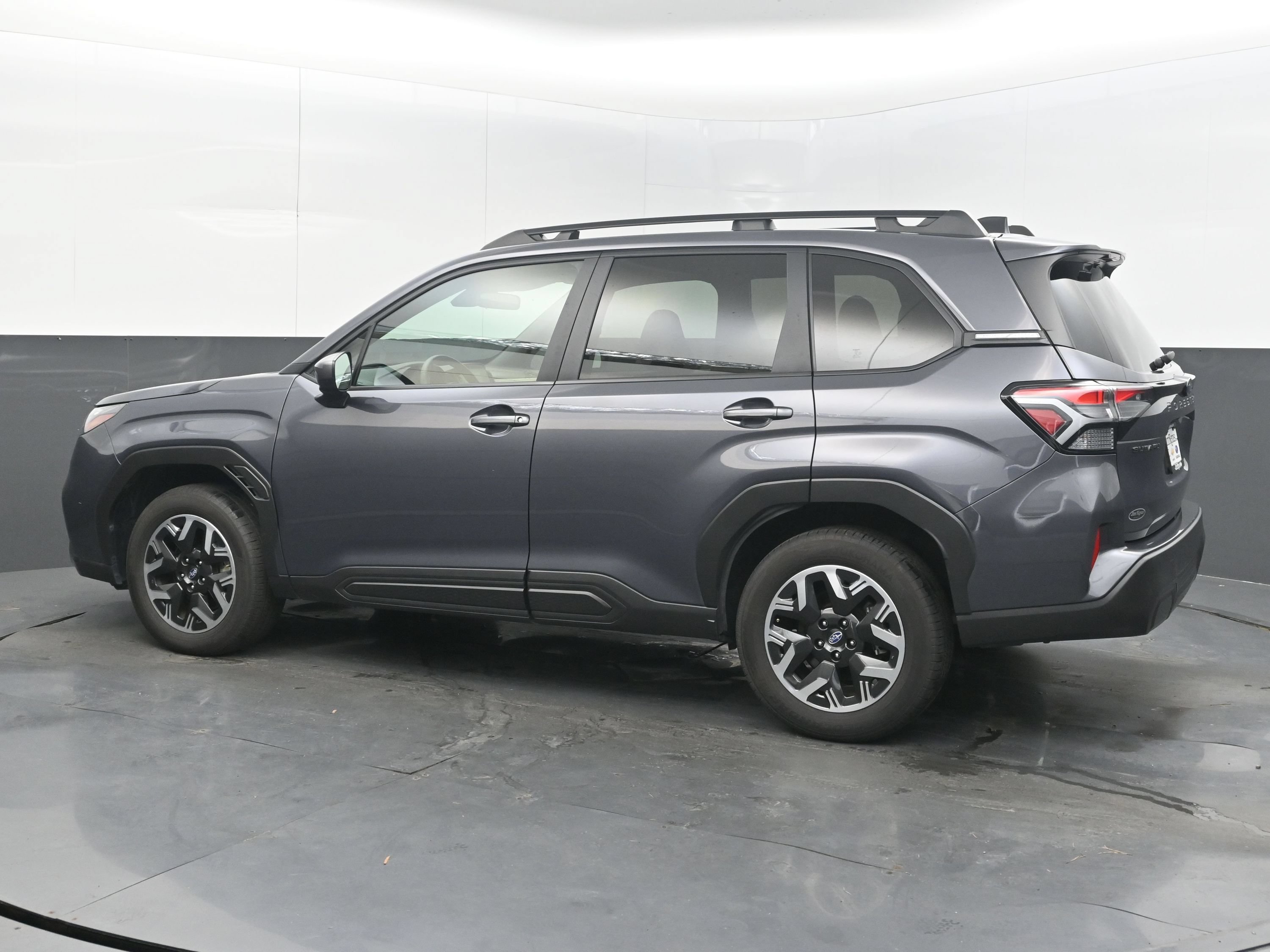 Used 2025 Subaru Forester Premium AWD/4WD image 7