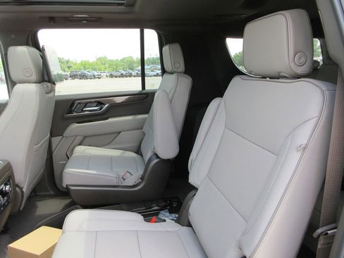 New 2026 GMC Yukon XL Elevation w/ Elevation Premium Package AWD/4WD image 12