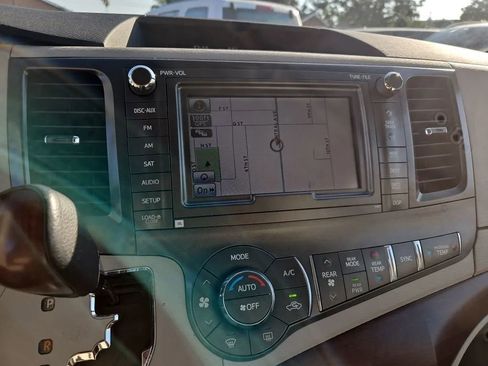 Used 2011 Toyota Sienna XLE image 58