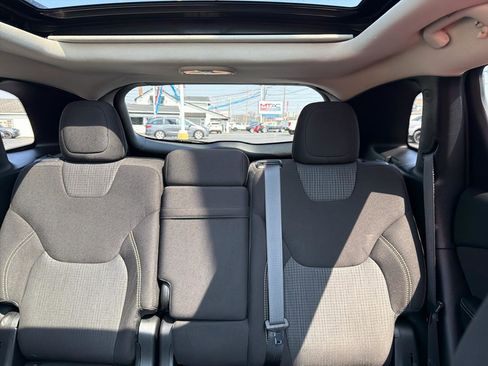 Used 2016 Jeep Cherokee Latitude w/ Comfort/Convenience Group image 18