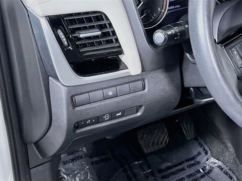 Used 2023 Nissan Rogue SL AWD/4WD image 9