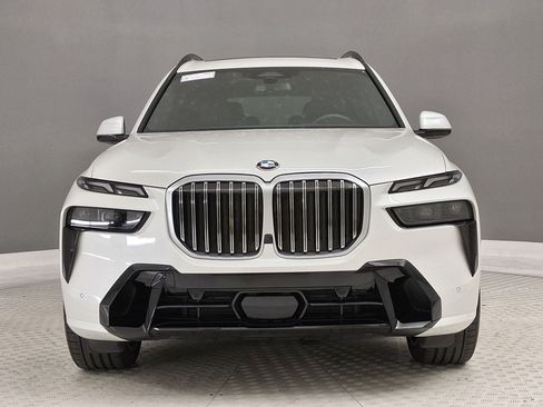 Used 2024 BMW X7 xDrive40i w/ M Sport Package AWD/4WD image 4