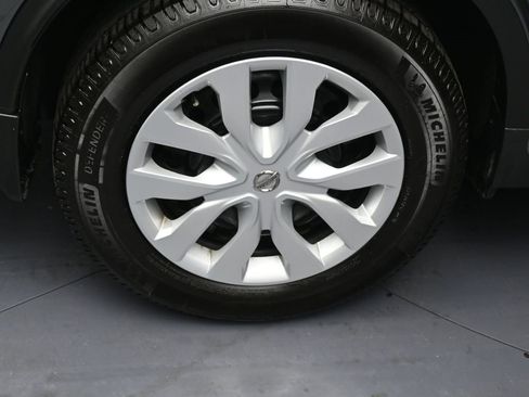 Used 2018 Nissan Rogue S image 5