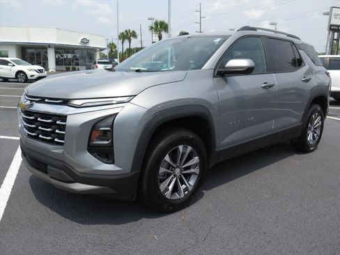 Used 2025 Chevrolet Equinox LT w/ Convenience Package II FWD image 8