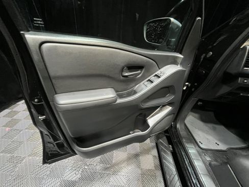 Certified 2022 Nissan Frontier S image 13