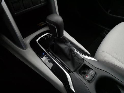 Certified 2022 Toyota Corolla Cross LE w/ Moonroof Package image 24