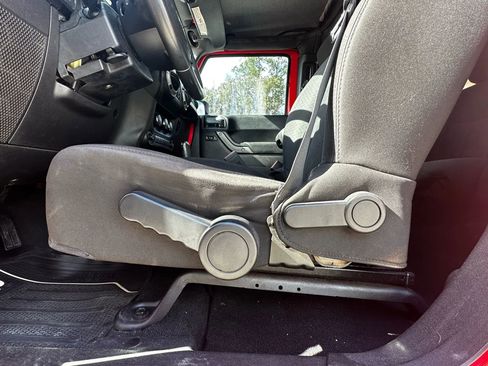 Used 2013 Jeep Wrangler Unlimited Sport AWD/4WD image 21