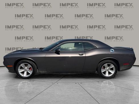 Used 2023 Dodge Challenger SXT image 2