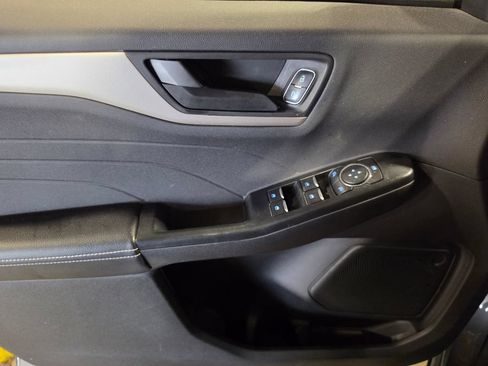 Used 2022 Ford Escape SE w/ SE Sport Appearance Package AWD/4WD image 5