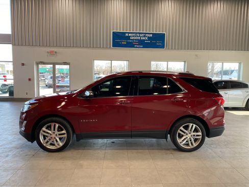 Used 2018 Chevrolet Equinox Premier image 2