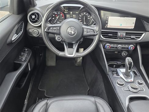 Used 2023 Alfa Romeo Giulia Sprint image 11