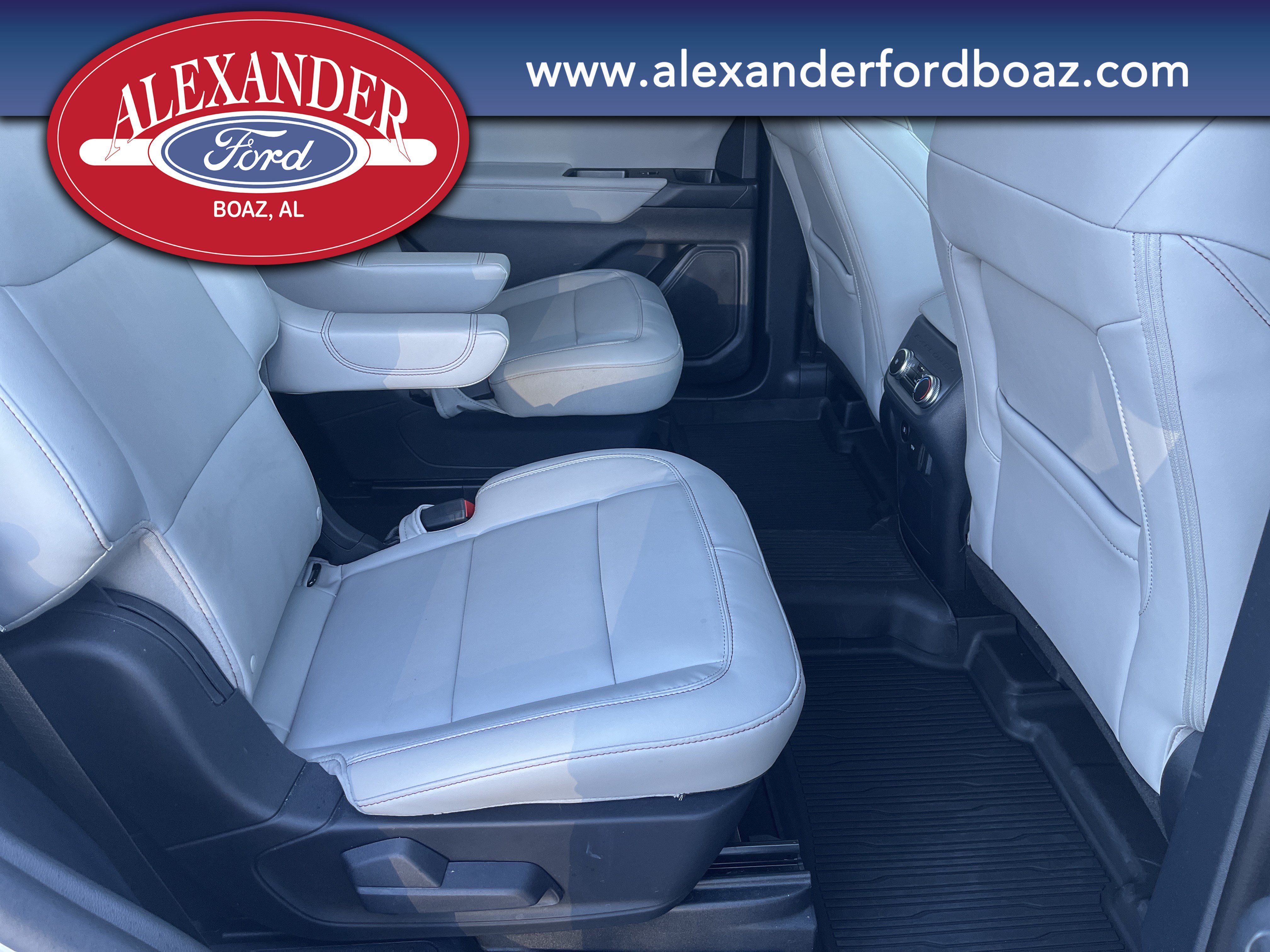 Used 2025 Ford Explorer Active w/ Active Comfort Package AWD/4WD image 17