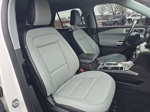 Used 2021 Ford Explorer XLT w/ Equipment Group 202A image 29