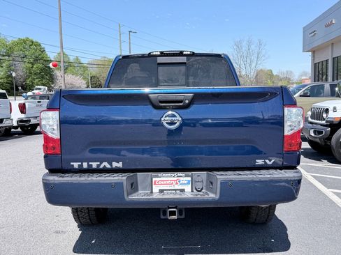 Used 2018 Nissan Titan SV w/ SV Convenience Package image 8