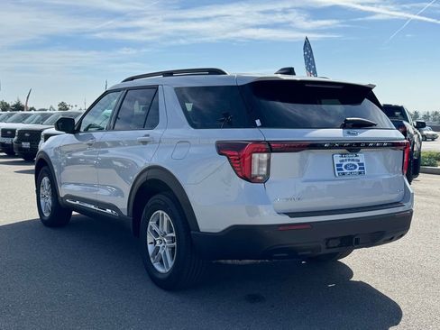 Used 2025 Ford Explorer Active image 4