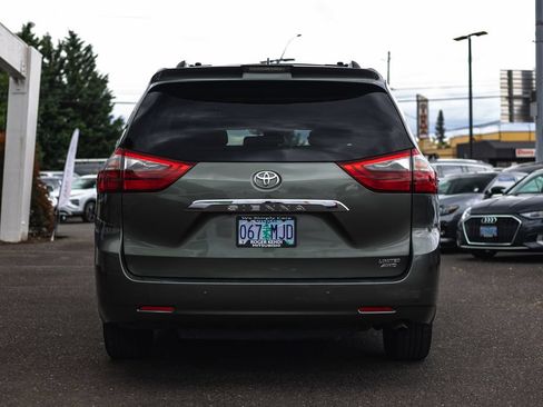 Used 2020 Toyota Sienna Limited AWD/4WD image 8