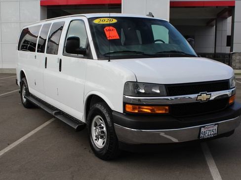 Used 2020 Chevrolet Express 3500 LT w/ LT Preferred Equipment Group RWD image 2