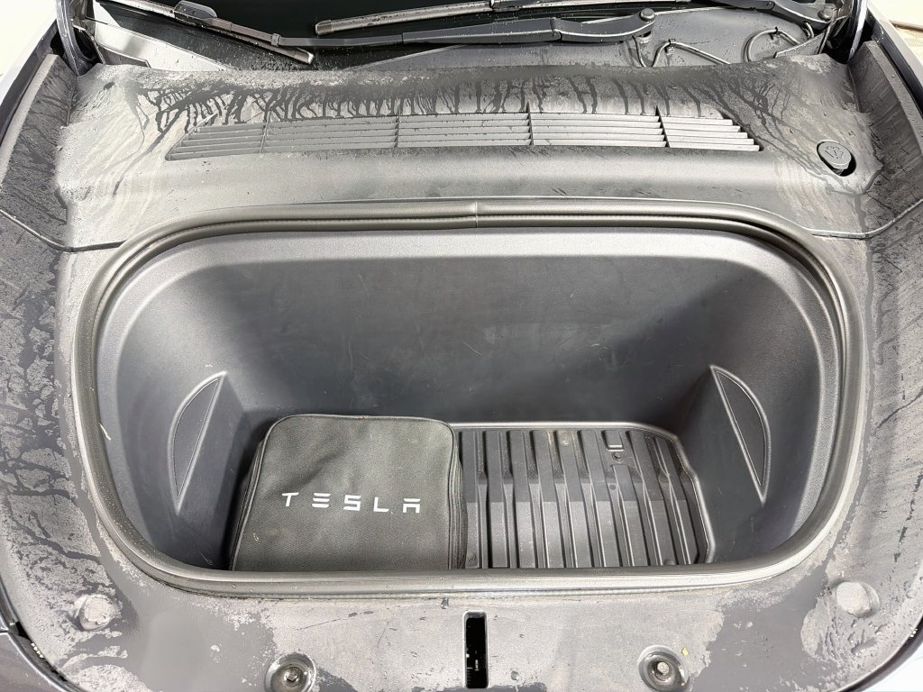 Used 2022 Tesla Model Y Long Range AWD/4WD image 32