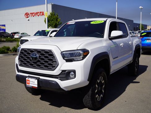 Used 2022 Toyota Tacoma TRD Off-Road w/ Technology Package AWD/4WD image 7