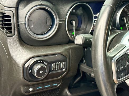 Used 2022 Jeep Wrangler Unlimited Sahara w/ Cold Weather Group image 10