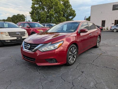 Used 2017 Nissan Altima 2.5 SV w/ Convenience Package FWD image 5