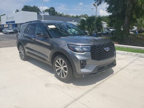 Certified 2025 Ford Explorer ST-Line AWD/4WD image 2