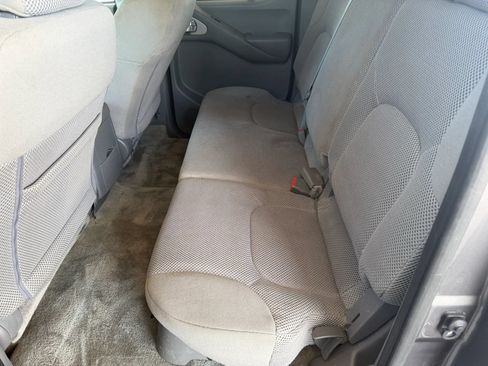 Used 2016 Nissan Frontier SV w/ Moonroof Package AWD/4WD image 11